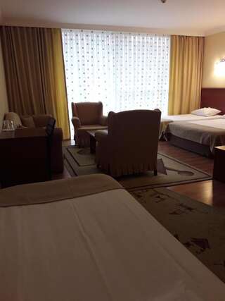 Отель Hotel Istanbul Батуми Семейный номер с балконом-4
