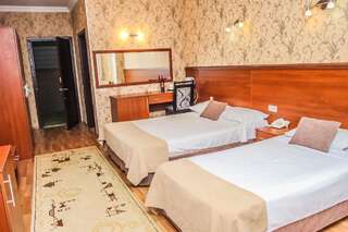 Отель Hotel Istanbul Батуми Стандартный трехместный номер-3